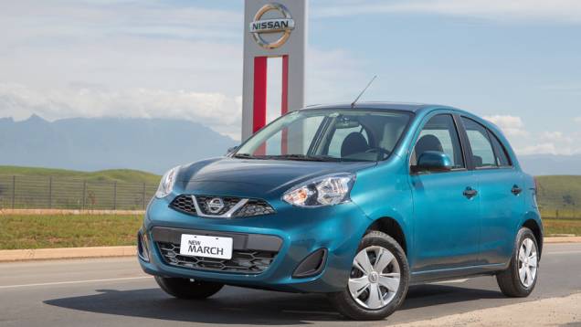 Vers&atilde;o de entrada &eacute; a 1.0 Conforto, identificada pelas calotas no lugar das rodas de liga leve | <a href="https://beta-develop.quatrorodas.abril.com.br/carros/lancamentos/nissan-new-march-782972.shtml" rel="migration">Leia mais</a>