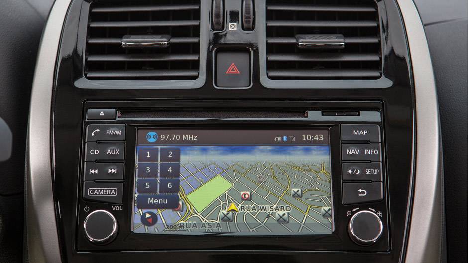 Vers&atilde;o topo-de-linha SL traz nova central multim&iacute;dia com tela de 5,8 polegadas, GPS e c&acirc;mera de r&eacute; | <a href="https://beta-develop.quatrorodas.abril.com.br/carros/lancamentos/nissan-new-march-782972.shtml" rel="migration">Leia mais</a>