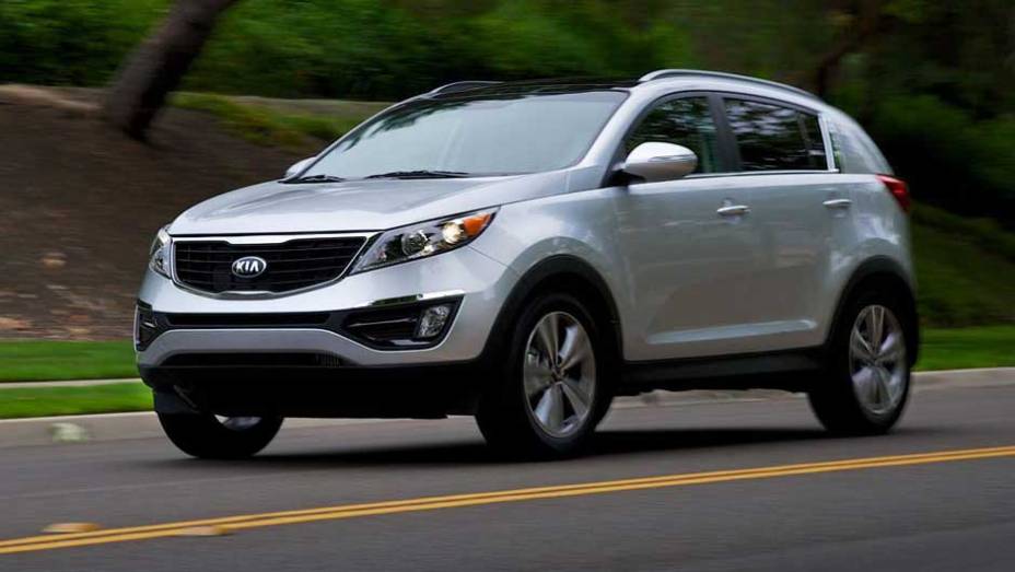 A frente traz uma nova grade e faróis de neblina redesenhados na versão EX | <a href="https://beta-develop.quatrorodas.abril.com.br/noticias/fabricantes/kia-revela-facelift-sportage-2014-eua-754251.shtml" rel="migration">Leia mais</a>