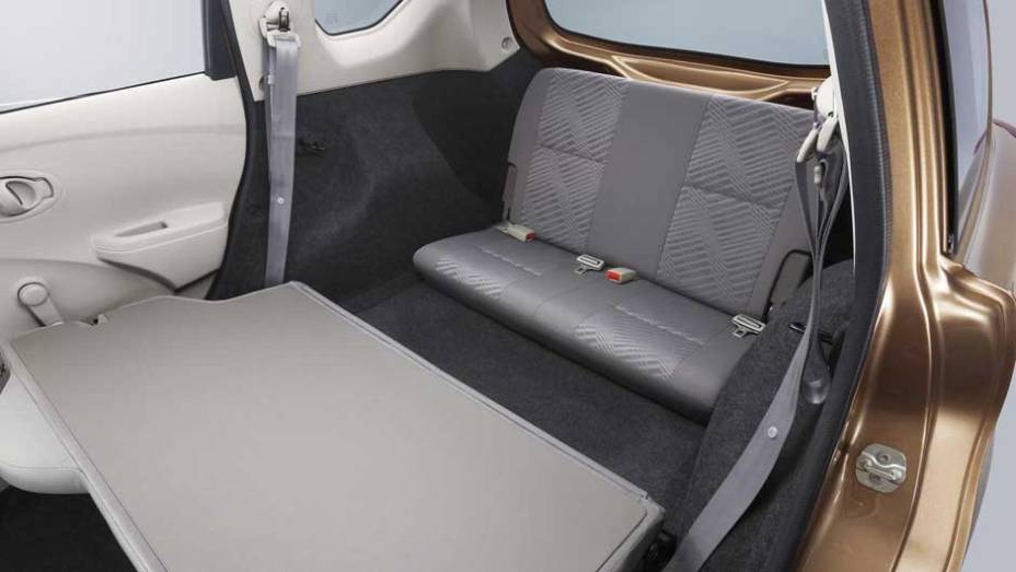 Simples, a terceira fileira de bancos sequer tem encostos de cabeça | <a href="https://beta-develop.quatrorodas.abril.com.br/noticias/fabricantes/datsun-lanca-minivan-go-754303.shtml" rel="migration">Leia mais</a> Simples, a terceira fileira de bancos sequer tem encostos de cabeça | <a href="https://beta-develop.quatrorodas.abril.com.br/noticias/fabricantes/datsun-lanca-minivan-go-754303.shtml" rel="migration">Leia mais</a>