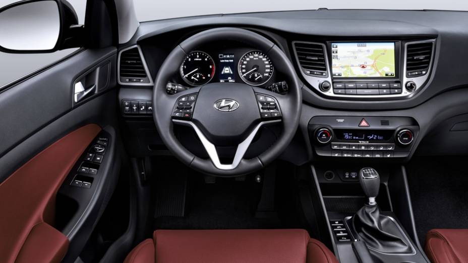 As imagens divulgadas pela Hyundai mostram que o carro ter&aacute; alerta de mudan&ccedil;a de faixa, conforme indicado na tela entre os mostradores do painel | <a href="https://beta-develop.quatrorodas.abril.com.br/noticias/saloes/genebra-2015/nova-tucson-finalmente-revelada-837100." rel="migration"></a>