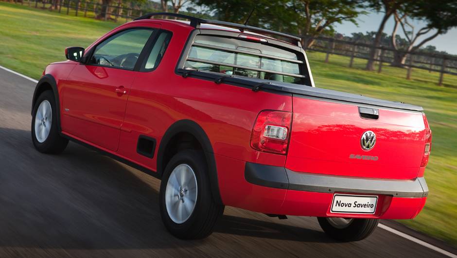 Quase nada mudou na traseira, nem as lanternas | <a href="https://beta-develop.quatrorodas.abril.com.br/carros/lancamentos/vw-saveiro-2014-738896.shtml" rel="migration">Leia mais</a> Quase nada mudou na traseira, nem as lanternas | <a href="https://beta-develop.quatrorodas.abril.com.br/carros/lancamentos/vw-saveiro-2014-738896.shtml" rel="migration">Leia mais</a>