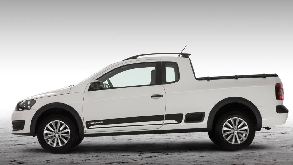 Se as rodas mudaram, pelo menos as faixas decorativas permaneceram | <a href="https://beta-develop.quatrorodas.abril.com.br/carros/lancamentos/vw-saveiro-2014-738896.shtml" rel="migration">Leia mais</a> Se as rodas mudaram, pelo menos as faixas decorativas permaneceram | <a href="https://beta-develop.quatrorodas.abril.com.br/carros/lancamentos/vw-saveiro-2014-738896.shtml" rel="migration">Leia mais</a>