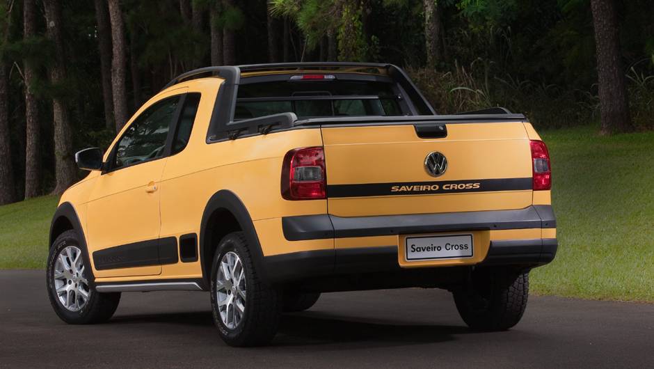 Além dos frisos laterais personalizados, a Saveiro Cross traz o nome estampado na tampa da caçamba | <a href="https://beta-develop.quatrorodas.abril.com.br/carros/lancamentos/vw-saveiro-2014-738896.shtml" rel="migration">Leia mais</a> Além dos frisos laterais personalizados, a Saveiro Cross traz o nome estampado na tampa da caçamba | <a href="https://beta-develop.quatrorodas.abril.com.br/carros/lancamentos/vw-saveiro-2014-738896.shtml" rel="migration">Leia mais</a>