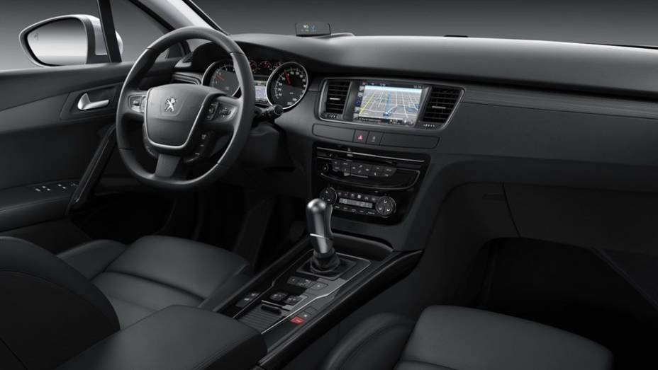 Sem mudan&ccedil;as expressivas, o interior do 408 traz novas op&ccedil;&otilde;es de revestimento | <a href="https://beta-develop.quatrorodas.abril.com.br/noticias/saloes/paris-2014/peugeot-muda-visual-508-786474.shtml" rel="migration">Leia mais</a>
