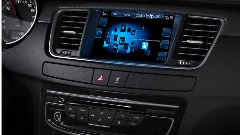 Pela central multim&iacute;dia &eacute; poss&iacute;vel acessar v&aacute;rios aplicativos, gra&ccedil;as ao Peugeot Connect App | <a href="https://beta-develop.quatrorodas.abril.com.br/noticias/saloes/paris-2014/peugeot-muda-visual-508-786474.shtml" rel="migration">Leia mais</a>