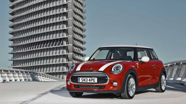 Logo de cara reconhecemos seu parentesco com o antigo Morris Mini, mesmo com o novo visual | <a href="https://beta-develop.quatrorodas.abril.com.br/carros/lancamentos/mini-cooper-2014-760542.shtml" rel="migration">Leia mais</a> Logo de cara reconhecemos seu parentesco com o antigo Morris Mini, mesmo com o novo visual | <a href="https://beta-develop.quatrorodas.abril.com.br/carros/lancamentos/mini-cooper-2014-760542.shtml" rel="migration">Leia mais</a>