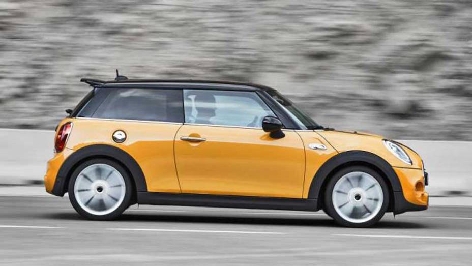 A apresentação mundial do novo Cooper será realizada simultaneamente nos Salões de Los Angeles e Tóquio | <a href="https://beta-develop.quatrorodas.abril.com.br/carros/lancamentos/mini-cooper-2014-760542.shtml" rel="migration">Leia mais</a>