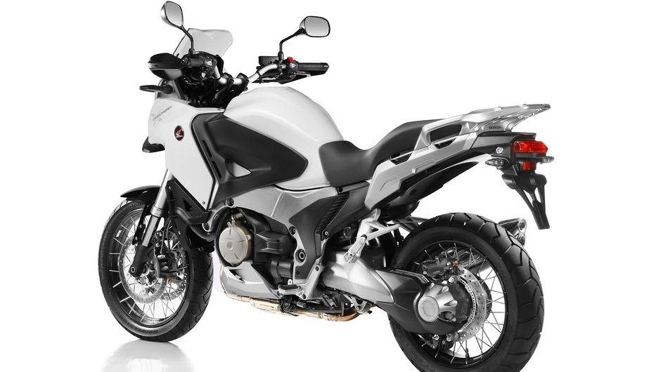 O modelo aventureiro passa a ser disponibilizado nas concession&aacute;rias da marca japonesa por R$ 79.900 e tem um ano de garantia | <a href="%20https://beta-develop.quatrorodas.abril.com.br/moto/noticias/honda-vfr-1200x-crosstourer-729192.shtml" rel="migration">Leia mais</a>