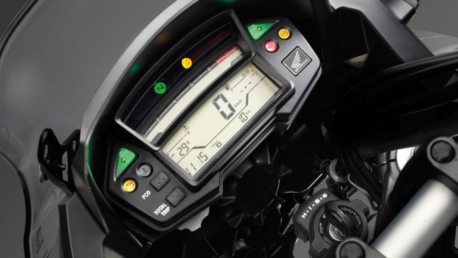 Vale lembrar que as rodas s&atilde;o de 19 polegadas (dianteira) e 17 polegadas (traseira). | <a href="%20https://beta-develop.quatrorodas.abril.com.br/moto/noticias/honda-vfr-1200x-crosstourer-729192.shtml" rel="migration">Leia mais</a>