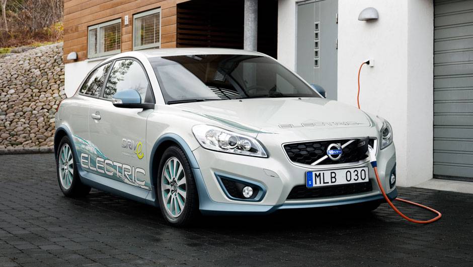 Recarga pode demorar entre 7 horas a até mais de 19 horas, dependendo da rede elétrica | <a href="https://beta-develop.quatrorodas.abril.com.br/carros/impressoes//volvo-c30-electric-viavel-dia-a-dia-729285.shtml" rel="migration">Leia mais</a> Recarga pode demorar entre 7 horas a até mais de 19 horas, dependendo da rede elétrica | <a href="https://beta-develop.quatrorodas.abril.com.br/carros/impressoes//volvo-c30-electric-viavel-dia-a-dia-729285.shtml" rel="migration">Leia mais</a>