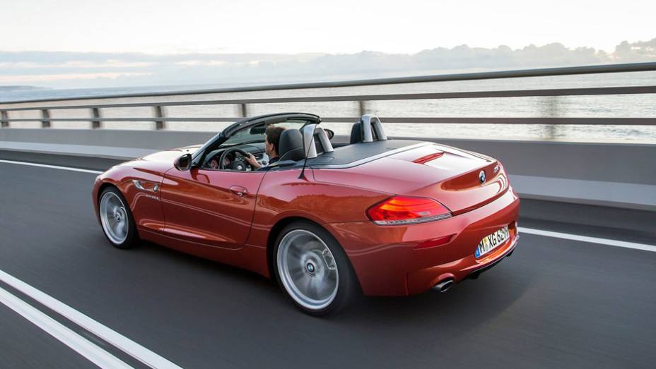 BMW Z4 Roadster 2014 | <a href="https://beta-develop.quatrorodas.abril.com.br/saloes/detroit/2013/bmw-z4-730389.shtml" rel="migration">Leia mais</a>