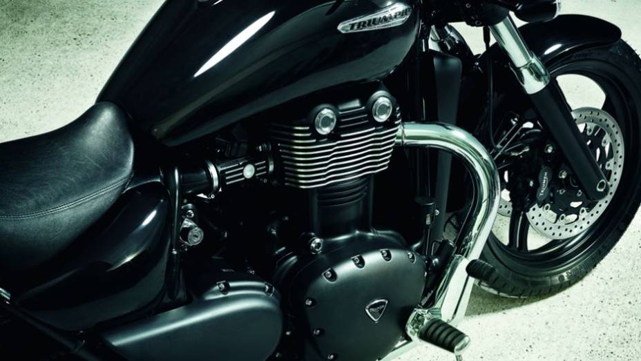 Um dos destaques da Storm &eacute; o motor T-16, de 1.699 cc, que entrega 97 cavalos de pot&ecirc;ncia e 16 kgfm de torque a 2.950 rpm | <a href="%20https://beta-develop.quatrorodas.abril.com.br/moto/noticias/estilo-triumph-thunderbird-storm-731430.shtml" rel="migration">Leia mais</a>