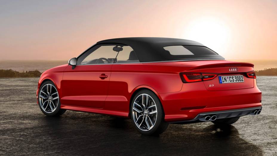 As quatro saídas de escapamento são exclusivas desta versão | <a href="https://beta-develop.quatrorodas.abril.com.br/noticias/saloes/genebra-2014/audi-revela-novo-s3-cabriolet-773912.shtml" rel="migration">Leia mais</a>