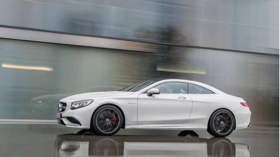 O S 63 AMG Coupe faz sua estreia mundial no Salão de Nova York, que acontecerá em abril | <a href="https://beta-develop.quatrorodas.abril.com.br/noticias/fabricantes/mercedes-benz-mostra-s-63-amg-coupe-777171.shtml" rel="migration">Leia mais</a> O S 63 AMG Coupe faz sua estreia mundial no Salão de Nova York, que acontecerá em abril | <a href="https://beta-develop.quatrorodas.abril.com.br/noticias/fabricantes/mercedes-benz-mostra-s-63-amg-coupe-777171.shtml" rel="migration">Leia mais</a>