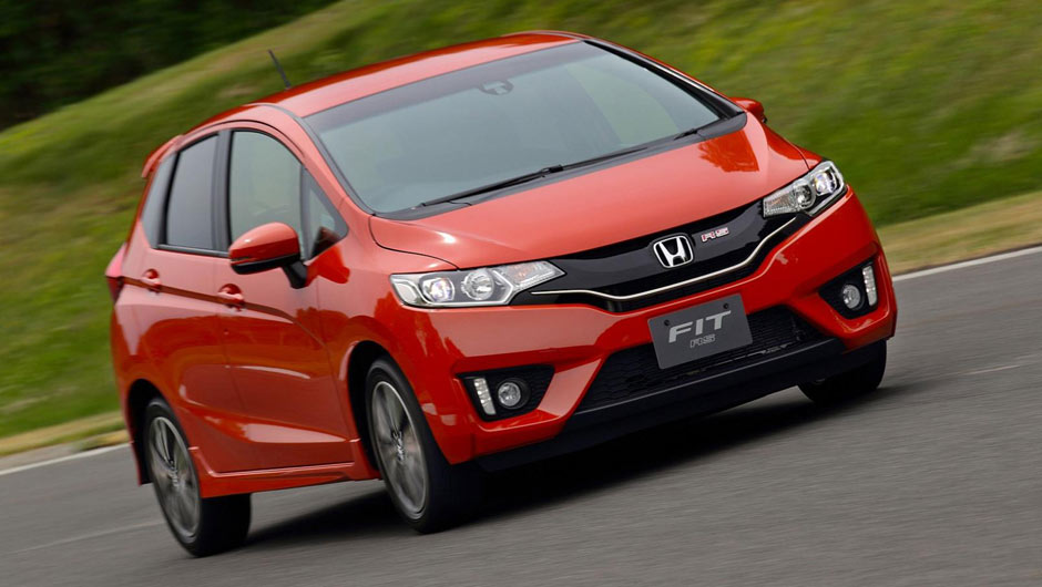 Ele traz a nova identidade visual da marca, que estar&aacute; presente nos pr&oacute;ximos lan&ccedil;amentos da Honda | <a href="https://beta-develop.quatrorodas.abril.com.br/saloes/frankfurt/2013/novo-fit-753172.shtml" rel="migration">Leia mais</a>