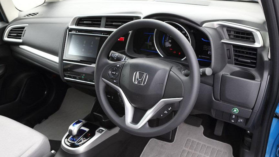 O interior n&atilde;o &eacute; t&atilde;o ousado quanto seu antecessor, mas tem na ergonomia o seu ponto forte; carro deve ser brasileiro em 2014 | <a href="https://beta-develop.quatrorodas.abril.com.br/saloes/frankfurt/2013/novo-fit-753172.shtml" rel="migration">Leia mais</a>