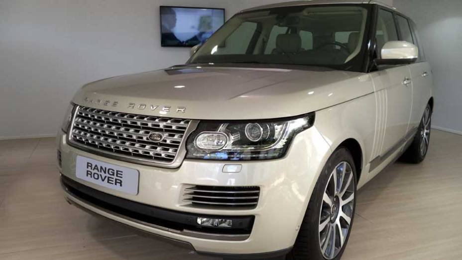 Recém-lançado, o Range Rover Vogue atrai fãs de SUVs | <a href="https://beta-develop.quatrorodas.abril.com.br/noticias/fabricantes/auto-premium-show-abre-portas-sp-760626.shtml" rel="migration">Leia mais</a> Recém-lançado, o Range Rover Vogue atrai fãs de SUVs | <a href="https://beta-develop.quatrorodas.abril.com.br/noticias/fabricantes/auto-premium-show-abre-portas-sp-760626.shtml" rel="migration">Leia mais</a>