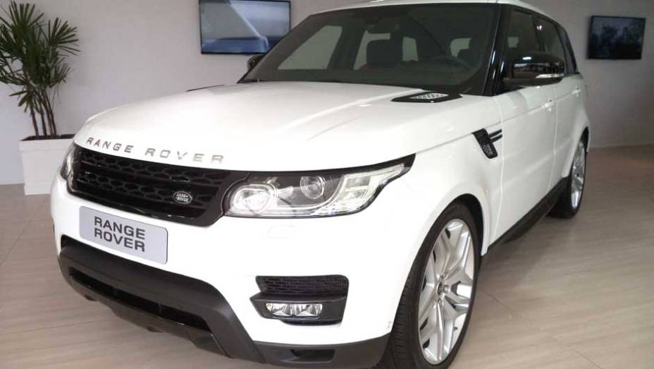 Mais nervoso, o Range Rover Sport é vendido com motorizações a diesel e gasolina | <a href="https://beta-develop.quatrorodas.abril.com.br/noticias/fabricantes/auto-premium-show-abre-portas-sp-760626.shtml" rel="migration">Leia mais</a> Mais nervoso, o Range Rover Sport é vendido com motorizações a diesel e gasolina | <a href="https://beta-develop.quatrorodas.abril.com.br/noticias/fabricantes/auto-premium-show-abre-portas-sp-760626.shtml" rel="migration">Leia mais</a>