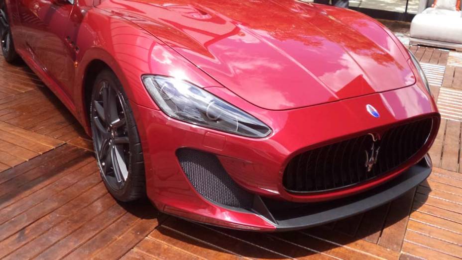 Ao seu lado, uma bela GranCoup&eacute; | <a href="https://beta-develop.quatrorodas.abril.com.br/noticias/fabricantes/auto-premium-show-abre-portas-sp-760626.shtml" rel="migration">Leia mais</a>