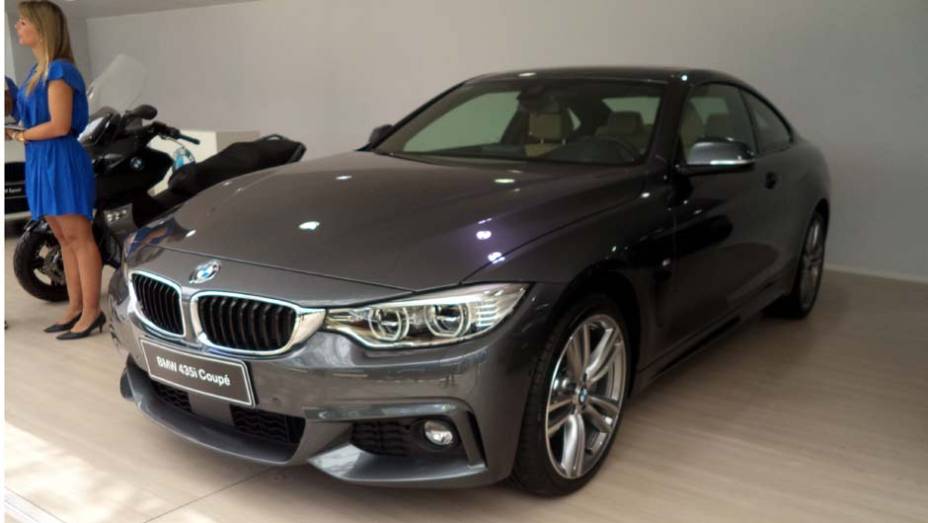 A BMW traz duas novidades: o cup&ecirc; S&eacute;rie 4... | <a href="https://beta-develop.quatrorodas.abril.com.br/noticias/fabricantes/auto-premium-show-abre-portas-sp-760626.shtml" rel="migration">Leia mais</a>
