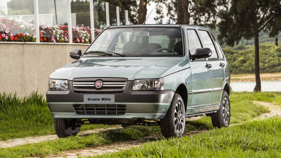 Para marcar a despedida do Mille, a Fiat lança a série especial Grazie Mille | <a href="https://beta-develop.quatrorodas.abril.com.br/noticias/fabricantes/fiat-lanca-serie-grazie-mille-763882.shtml" rel="migration">Leia mais</a>