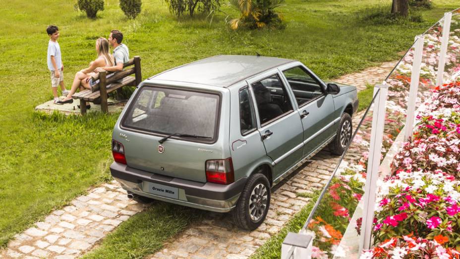 O nome faz uma brincadeira com a express&atilde;o grazie mille, ou muito obrigado, em italiano | <a href="https://beta-develop.quatrorodas.abril.com.br/noticias/fabricantes/fiat-lanca-serie-grazie-mille-763882.shtml" rel="migration">Leia mais</a>