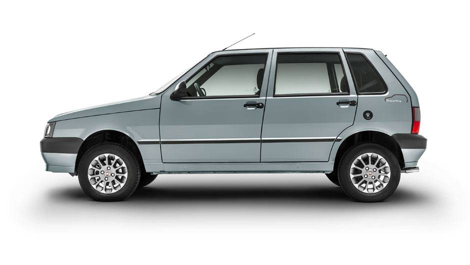 Externamente, o carro tem rodas de liga leve aro 13 pintadas em dois tons e adesivos | <a href="https://beta-develop.quatrorodas.abril.com.br/noticias/fabricantes/fiat-lanca-serie-grazie-mille-763882.shtml" rel="migration">Leia mais</a> Externamente, o carro tem rodas de liga leve aro 13 pintadas em dois tons e adesivos | <a href="https://beta-develop.quatrorodas.abril.com.br/noticias/fabricantes/fiat-lanca-serie-grazie-mille-763882.shtml" rel="migration">Leia mais</a>