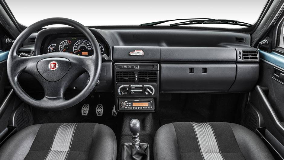 Por dentro, pedaleiras esportivas e acabamento diferenciado nos bancos | <a href="https://beta-develop.quatrorodas.abril.com.br/noticias/fabricantes/fiat-lanca-serie-grazie-mille-763882.shtml" rel="migration">Leia mais</a> Por dentro, pedaleiras esportivas e acabamento diferenciado nos bancos | <a href="https://beta-develop.quatrorodas.abril.com.br/noticias/fabricantes/fiat-lanca-serie-grazie-mille-763882.shtml" rel="migration">Leia mais</a>
