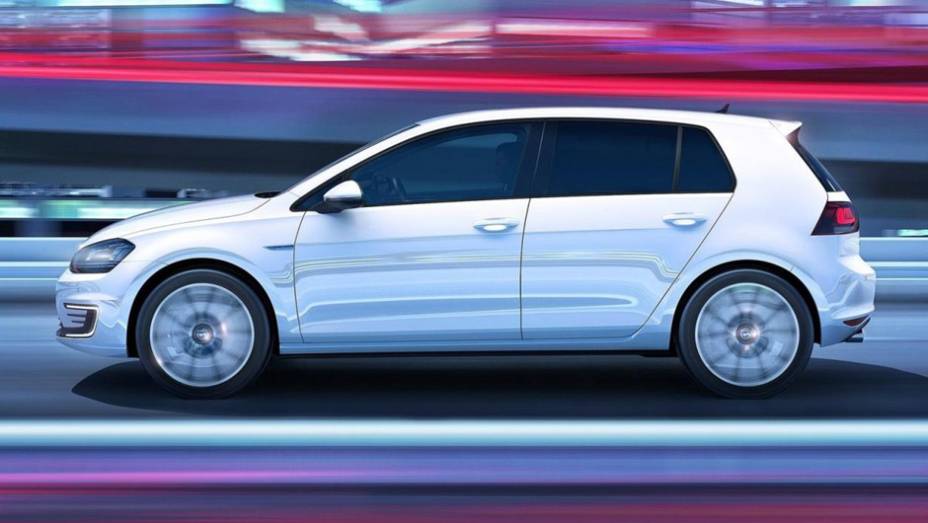 O Golf GTE tem um motor 1.4 TSI a gasolina e outro movido a eletricidade, resultando em 201 cv | <a href="https://beta-develop.quatrorodas.abril.com.br/noticias/saloes/genebra-2014/vw-golf-ganha-versao-hibrida-plug-in-774055.shtml" rel="migration">Leia mais</a>