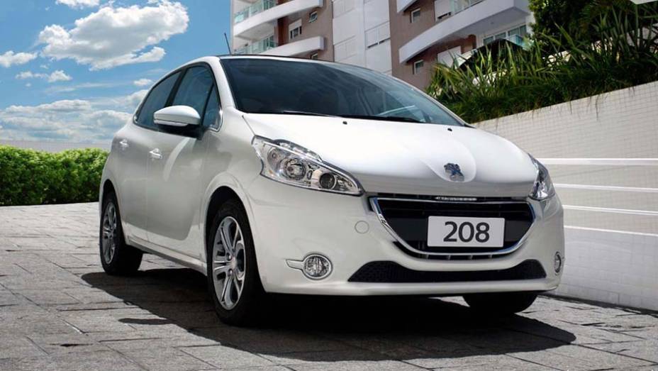 Praticamente id&ecirc;ntico ao europeu, o 208, enfim, estreia por aqui | <a href="https://beta-develop.quatrorodas.abril.com.br/carros/lancamentos/peugeot-208-736576.shtml" rel="migration">Leia mais</a>