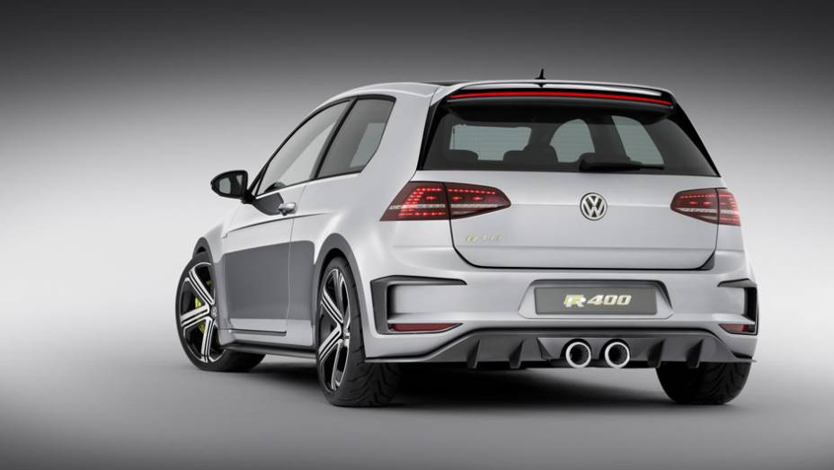 Teto feito de fibra de carbono. | <a href="https://beta-develop.quatrorodas.abril.com.br/noticias/saloes/pequim-2014/vw-mostra-golf-r-400-pequim-780061.shtml" rel="migration">Leia mais</a>