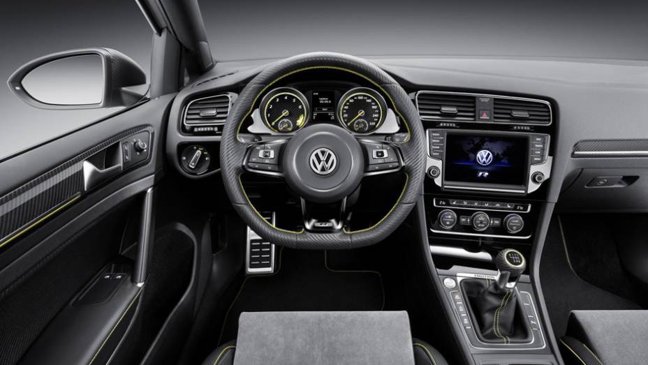 O Golf R 400 leva apenas 3,9 segundos para ir de 0 a 100 km/h. | <a href="https://beta-develop.quatrorodas.abril.com.br/noticias/saloes/pequim-2014/vw-mostra-golf-r-400-pequim-780061.shtml" rel="migration">Leia mais</a>