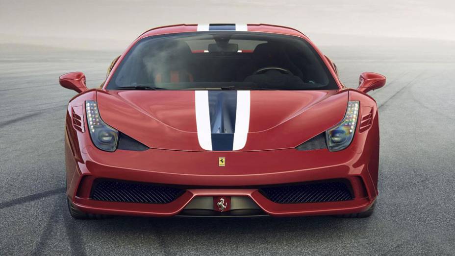 Como o próprio nome diz, esta Ferrari é especial: a 458 Italia Speciale é uma versão ainda mais nervosa da 458| <a href="https://beta-develop.quatrorodas.abril.com.br/saloes/frankfurt/2013/ferrari-458-italia-speciale-753641.shtml" rel="migration">Leia mais</a>