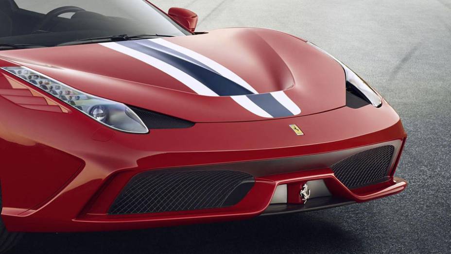 A frente, por exemplo, traz entradas de ar mais pronunciadas no cap&ocirc; e para-choque | <a href="https://beta-develop.quatrorodas.abril.com.br/saloes/frankfurt/2013/ferrari-458-italia-speciale-753641.shtml" rel="migration">Leia mais</a>