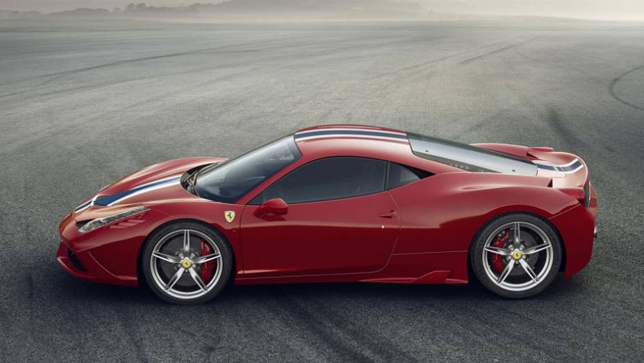 Os adesivos decorativos dão um toque de exclusividade | <a href="https://beta-develop.quatrorodas.abril.com.br/saloes/frankfurt/2013/ferrari-458-italia-speciale-753641.shtml" rel="migration">Leia mais</a>