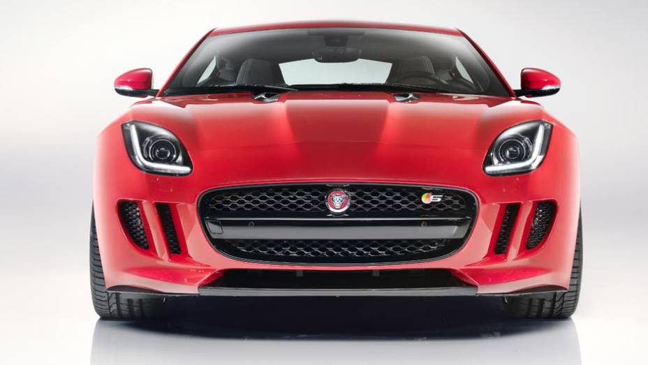 De frente ele até lembra seu parente sem teto... | <a href="https://beta-develop.quatrorodas.abril.com.br/noticias/saloes/los-angeles-2013/jaguar-revela-f-type-coupe-760708.shtml" rel="migration">Leia mais</a>