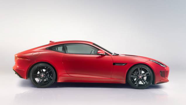 Mas de perfil é que ele mostra sua cara. Impossível não se lembrar do clássico E-Type | <a href="https://beta-develop.quatrorodas.abril.com.br/noticias/saloes/los-angeles-2013/jaguar-revela-f-type-coupe-760708.shtml" rel="migration">Leia mais</a> Mas de perfil é que ele mostra sua cara. Impossível não se lembrar do clássico E-Type | <a href="https://beta-develop.quatrorodas.abril.com.br/noticias/saloes/los-angeles-2013/jaguar-revela-f-type-coupe-760708.shtml" rel="migration">Leia mais</a>