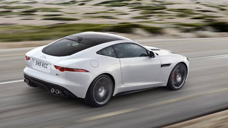 Ele tem espaço para apenas dois felizardos | <a href="https://beta-develop.quatrorodas.abril.com.br/noticias/saloes/los-angeles-2013/jaguar-revela-f-type-coupe-760708.shtml" rel="migration">Leia mais</a>