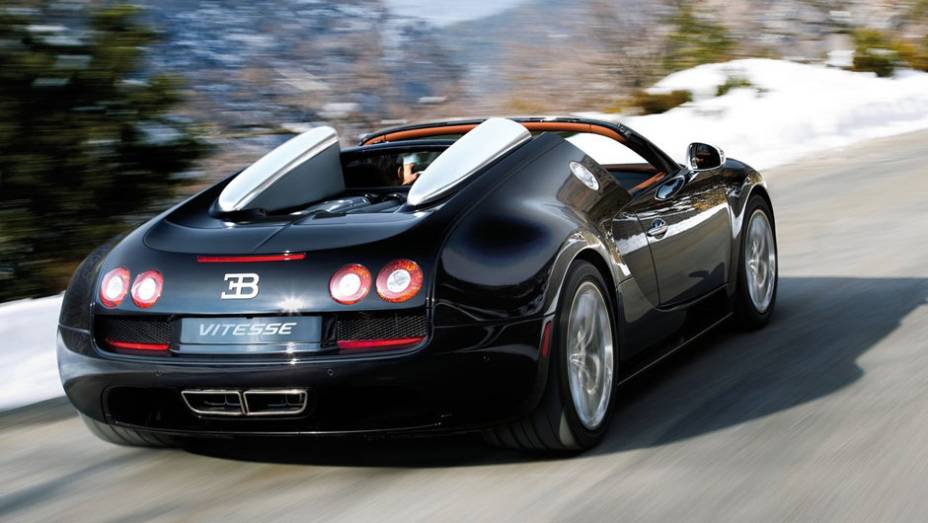 Motor de 16 cilindros é auxiliado por quatro turbos | <a href="https://beta-develop.quatrorodas.abril.com.br/saloes/genebra/2012/bugatti-veyron-grand-sport-vitesse-678489.shtml" rel="migration">Leia mais</a>