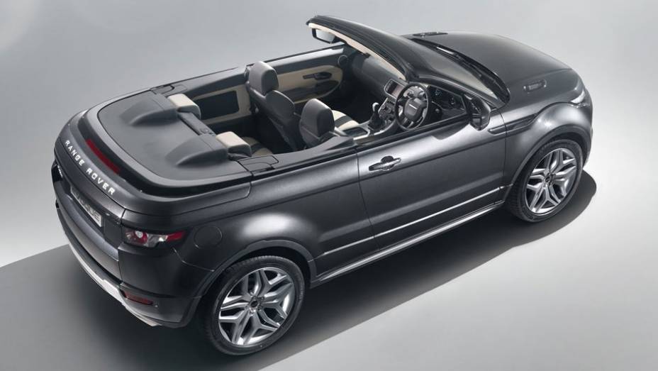 Exemplar chama atenção pelas rodas exclusivas de 21 polegadas | <a href="https://beta-develop.quatrorodas.abril.com.br/saloes/genebra/2012/land-rover-range-rover-evoque-cabrio-678525.shtml" rel="migration">Leia mais</a>