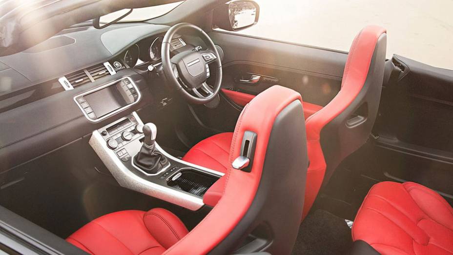 Sistema multimídia com tela sensível ao toque de oito polegadas e som de alta fidelidade equipam o Evoque | <a href="https://beta-develop.quatrorodas.abril.com.br/saloes/genebra/2012/land-rover-range-rover-evoque-cabrio-678525.shtml" rel="migration">Leia mais</a> Sistema multimídia com tela sensível ao toque de oito polegadas e som de alta fidelidade equipam o Evoque | <a href="https://beta-develop.quatrorodas.abril.com.br/saloes/genebra/2012/land-rover-range-rover-evoque-cabrio-678525.shtml" rel="migration">Leia mais</a>