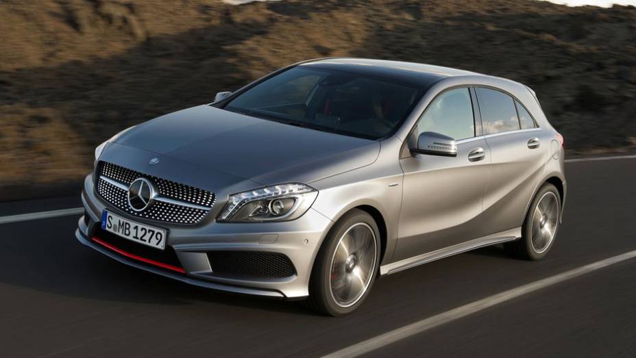 O visual foi inspirado no conceito Classe A Concept, exibido pela primeira vez no Sal&atilde;o de Xangai | <a href="https://beta-develop.quatrorodas.abril.com.br/saloes/genebra/2012/mercedes-benz-classe-678631.shtml" rel="migration">Leia mais</a>