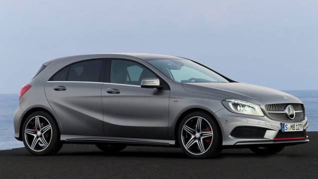 O vinco que percorre quase toda a lateral chama muita atenção | <a href="https://beta-develop.quatrorodas.abril.com.br/saloes/genebra/2012/mercedes-benz-classe-678631.shtml" rel="migration">Leia mais</a> O vinco que percorre quase toda a lateral chama muita atenção | <a href="https://beta-develop.quatrorodas.abril.com.br/saloes/genebra/2012/mercedes-benz-classe-678631.shtml" rel="migration">Leia mais</a>
