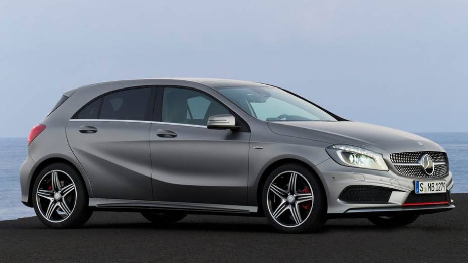 O vinco que percorre quase toda a lateral chama muita atenção | <a href="https://beta-develop.quatrorodas.abril.com.br/saloes/genebra/2012/mercedes-benz-classe-678631.shtml" rel="migration">Leia mais</a> O vinco que percorre quase toda a lateral chama muita atenção | <a href="https://beta-develop.quatrorodas.abril.com.br/saloes/genebra/2012/mercedes-benz-classe-678631.shtml" rel="migration">Leia mais</a>