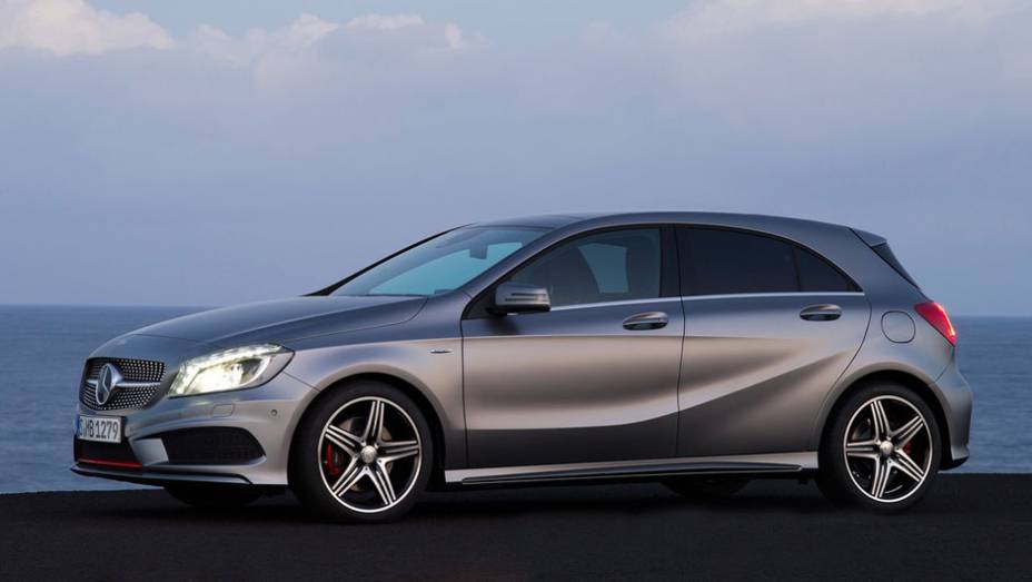 O pacote da AMG deixa o Classe A com ar ainda mais esportivo | <a href="https://beta-develop.quatrorodas.abril.com.br/saloes/genebra/2012/mercedes-benz-classe-678631.shtml" rel="migration">Leia mais</a>