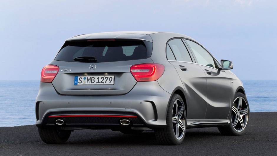 As lanternas ajudam a deixar o carro com ar musculoso | <a href="https://beta-develop.quatrorodas.abril.com.br/saloes/genebra/2012/mercedes-benz-classe-678631.shtml" rel="migration">Leia mais</a> As lanternas ajudam a deixar o carro com ar musculoso | <a href="https://beta-develop.quatrorodas.abril.com.br/saloes/genebra/2012/mercedes-benz-classe-678631.shtml" rel="migration">Leia mais</a>