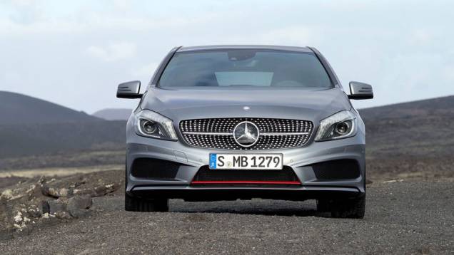 A grade frontal não esconde a inspiração no superesportivo SLS AMG | <a href="https://beta-develop.quatrorodas.abril.com.br/saloes/genebra/2012/mercedes-benz-classe-678631.shtml" rel="migration">Leia mais</a> A grade frontal não esconde a inspiração no superesportivo SLS AMG | <a href="https://beta-develop.quatrorodas.abril.com.br/saloes/genebra/2012/mercedes-benz-classe-678631.shtml" rel="migration">Leia mais</a>