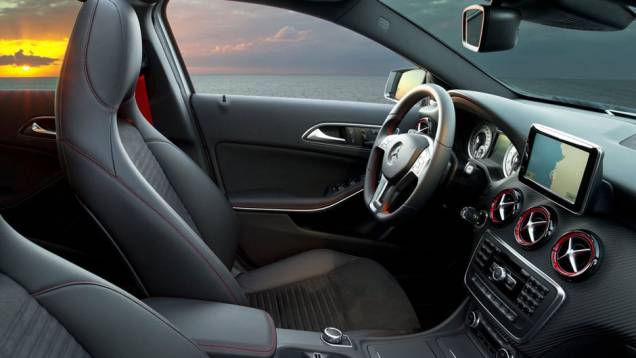 Bancos esportivos e volante com base achatada: nem parece que estamos dentro de um Classe A | <a href="https://beta-develop.quatrorodas.abril.com.br/saloes/genebra/2012/mercedes-benz-classe-678631.shtml" rel="migration">Leia mais</a> Bancos esportivos e volante com base achatada: nem parece que estamos dentro de um Classe A | <a href="https://beta-develop.quatrorodas.abril.com.br/saloes/genebra/2012/mercedes-benz-classe-678631.shtml" rel="migration">Leia mais</a>