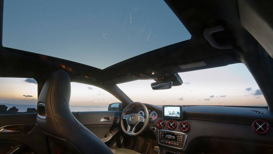 Teto solar panorâmico deixa o interior ainda mais iluminado | <a href="https://beta-develop.quatrorodas.abril.com.br/saloes/genebra/2012/mercedes-benz-classe-678631.shtml" rel="migration">Leia mais</a> Teto solar panorâmico deixa o interior ainda mais iluminado | <a href="https://beta-develop.quatrorodas.abril.com.br/saloes/genebra/2012/mercedes-benz-classe-678631.shtml" rel="migration">Leia mais</a>